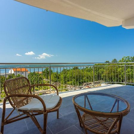 Apartments Sunshine E Crikvenica Bagian luar foto