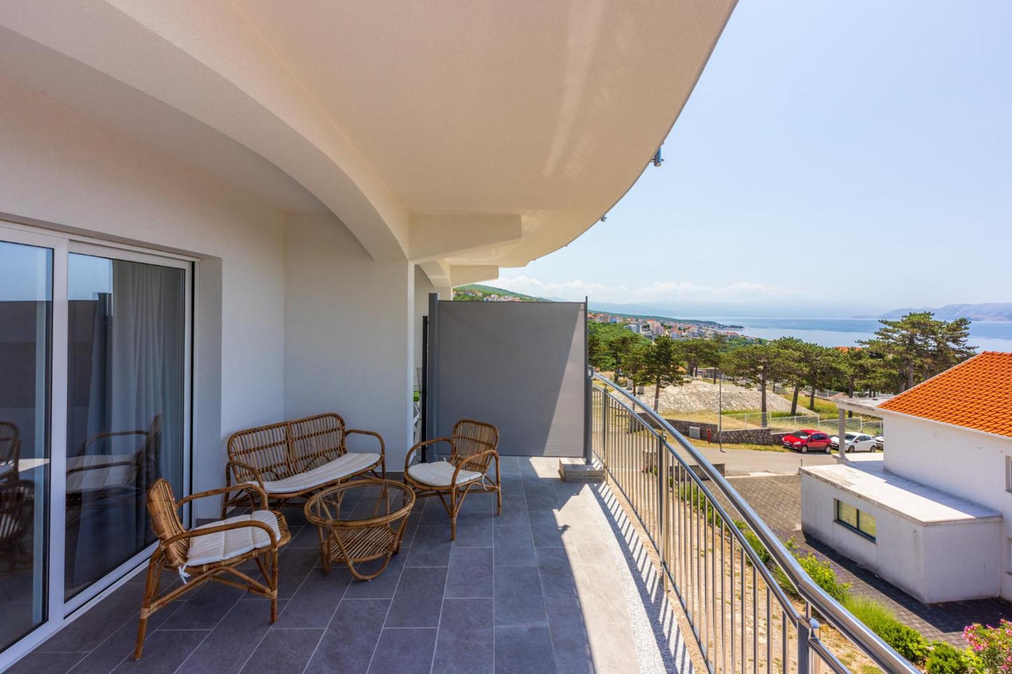 Apartments Sunshine E Crikvenica Bagian luar foto