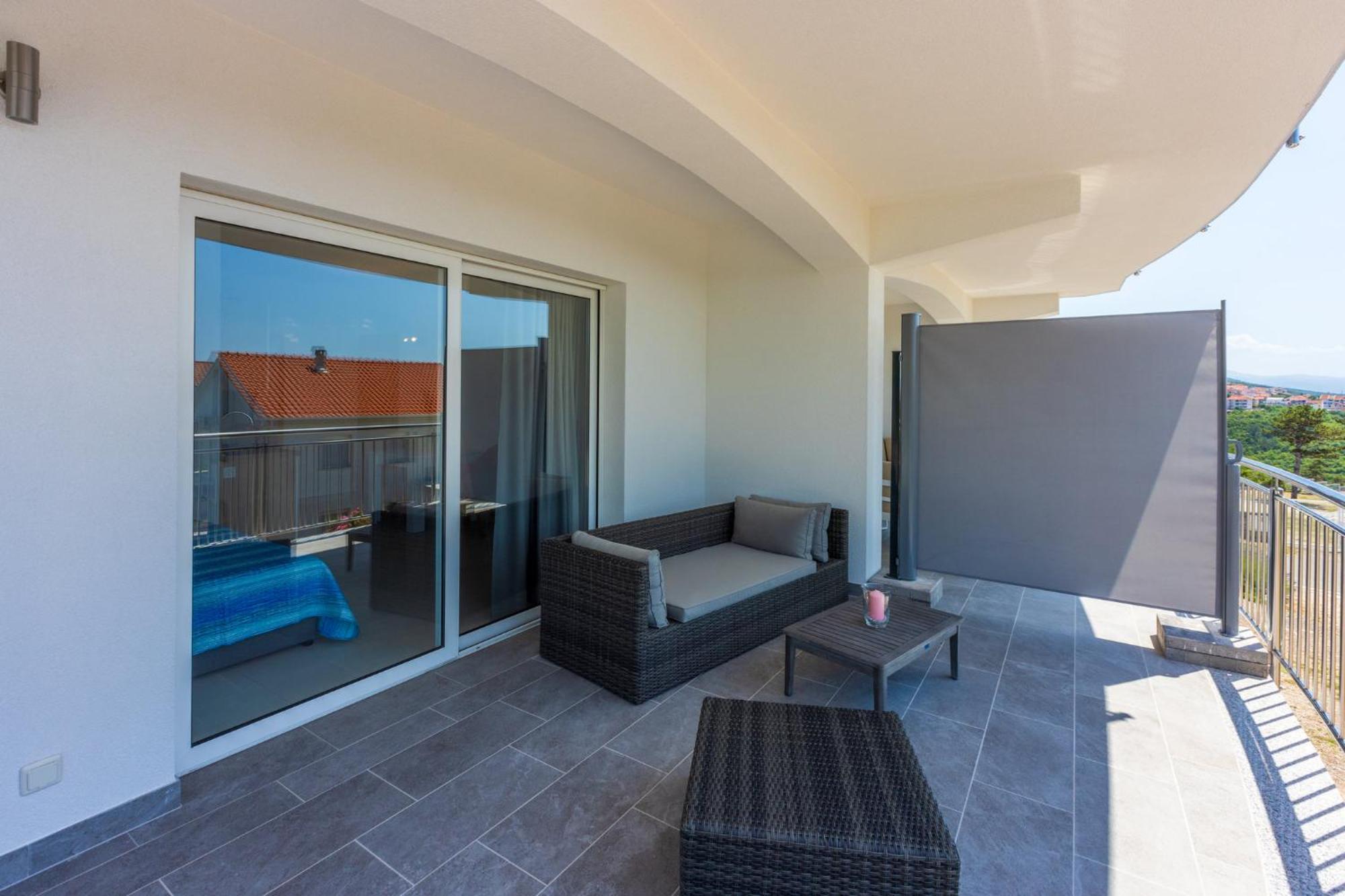 Apartments Sunshine E Crikvenica Bagian luar foto