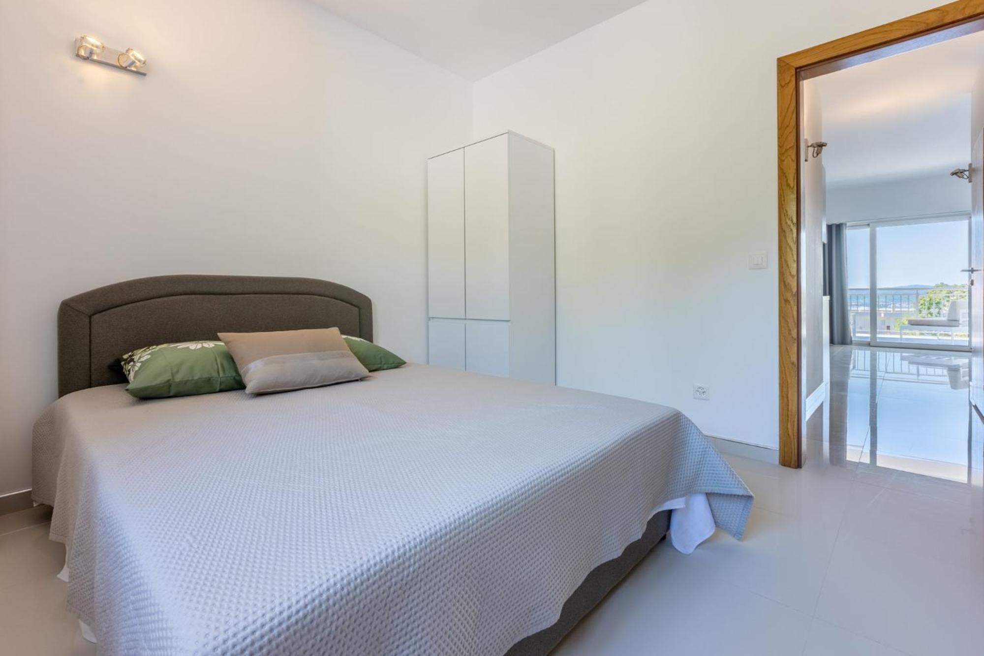 Apartments Sunshine E Crikvenica Bagian luar foto