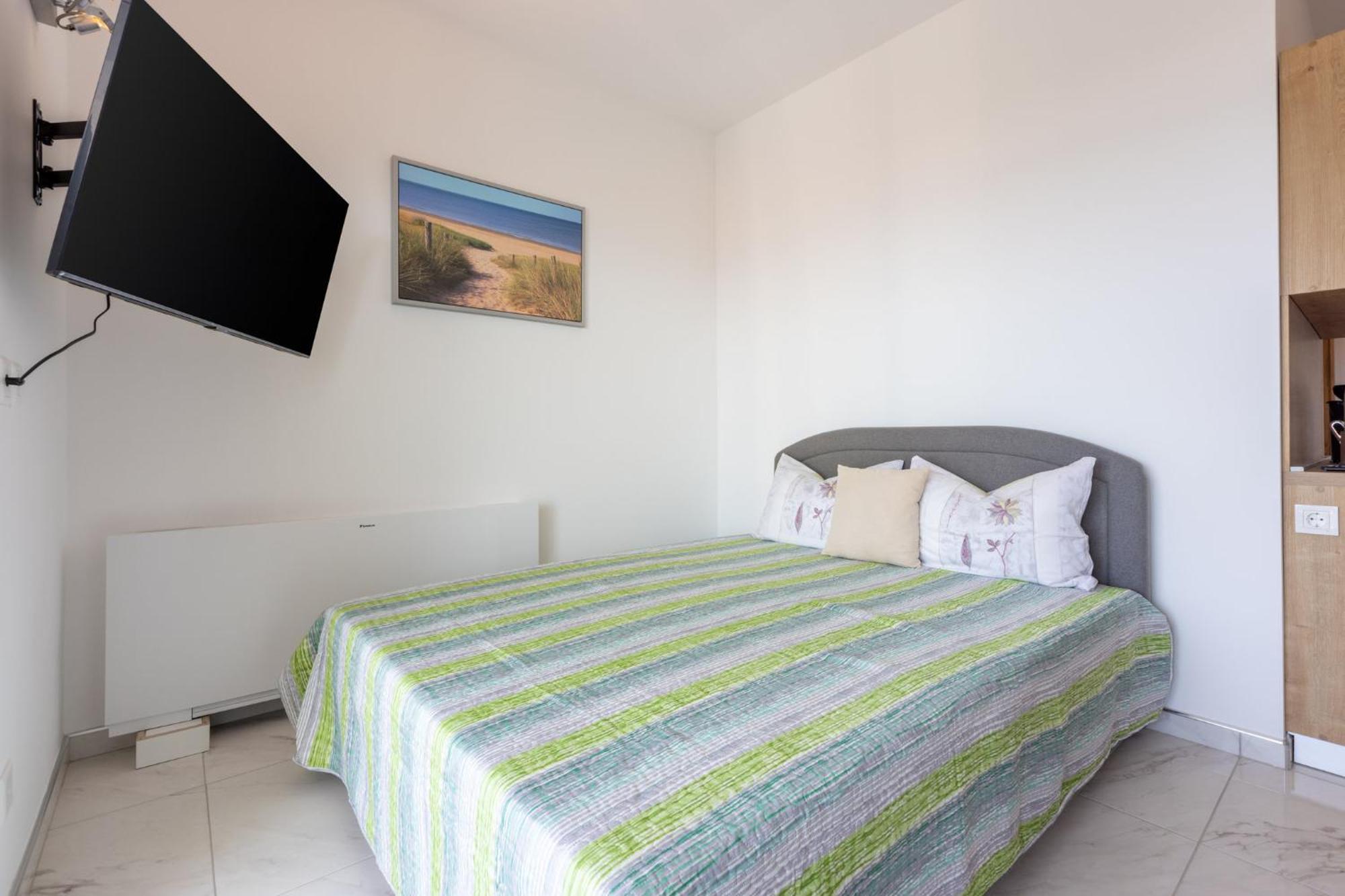 Apartments Sunshine E Crikvenica Bagian luar foto