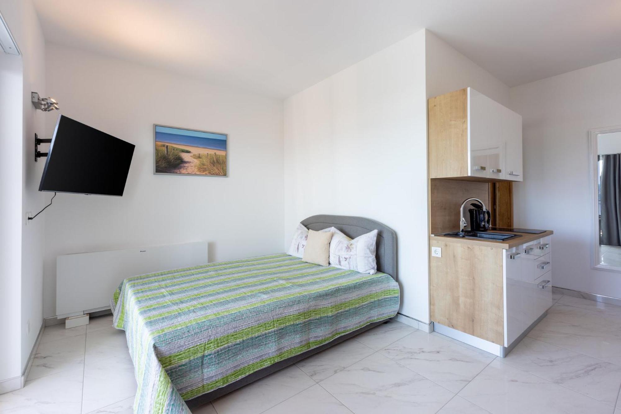 Apartments Sunshine E Crikvenica Bagian luar foto