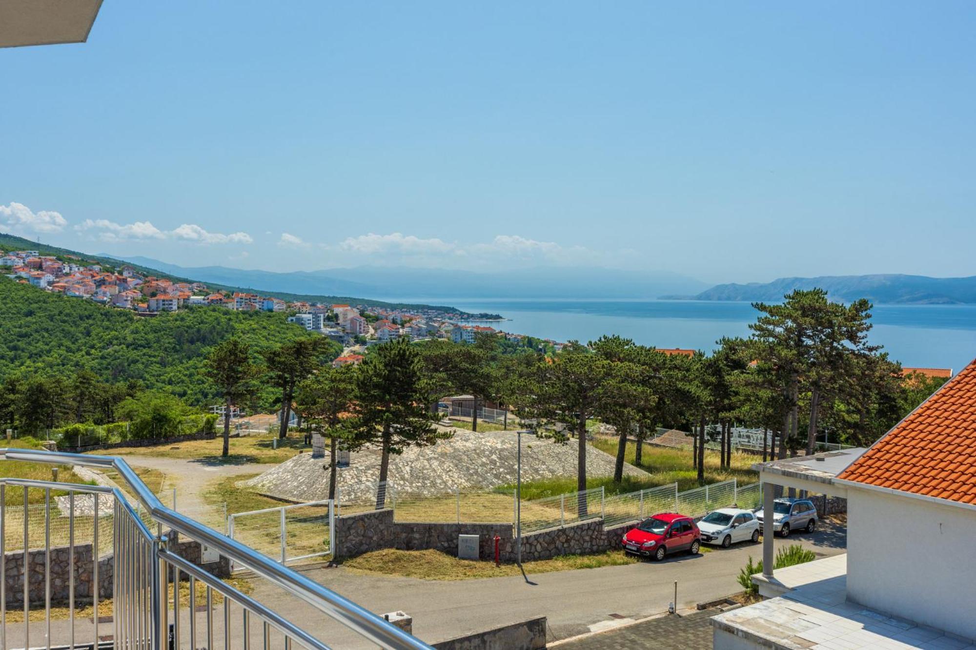 Apartments Sunshine E Crikvenica Bagian luar foto