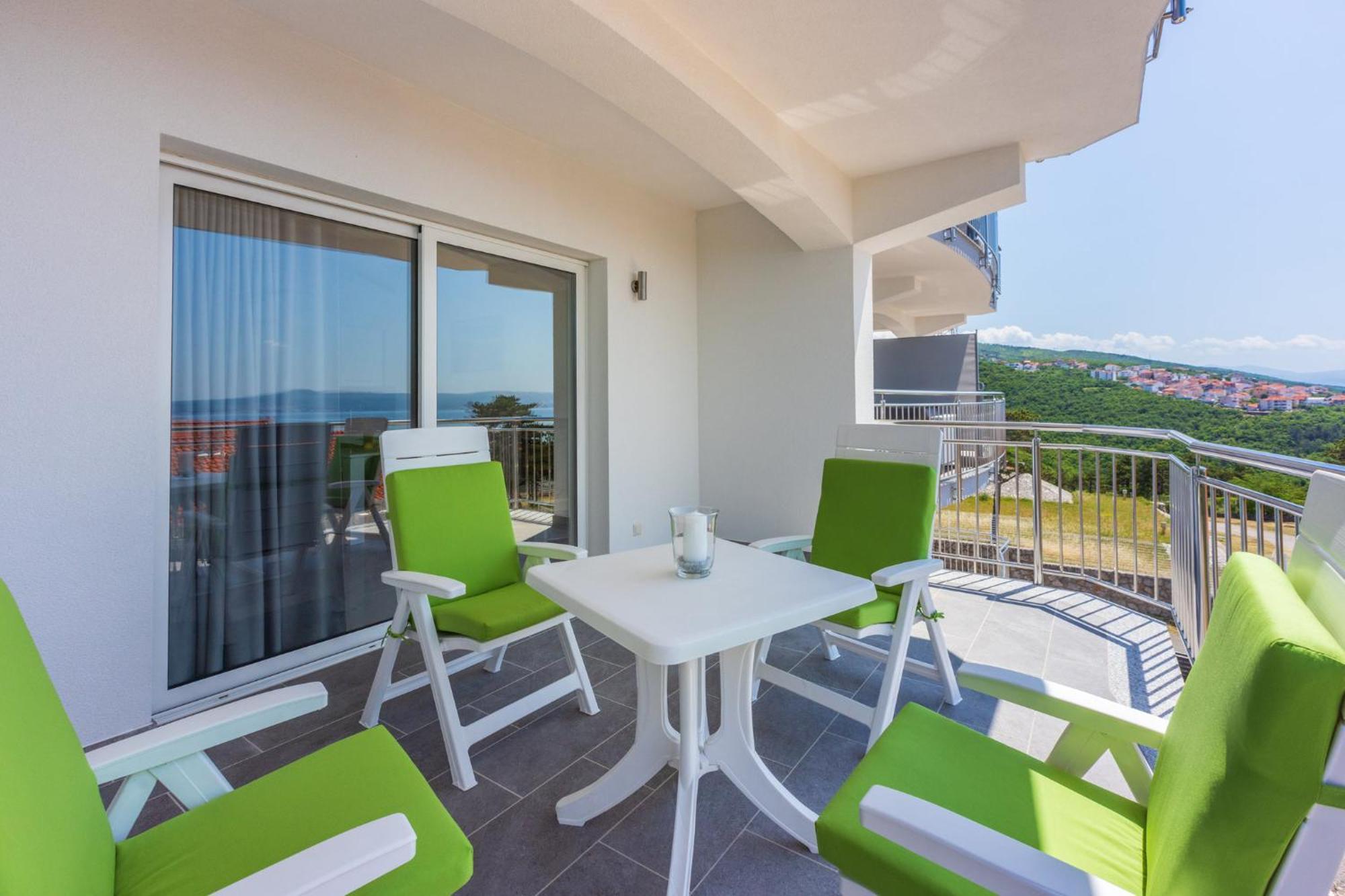 Apartments Sunshine E Crikvenica Bagian luar foto
