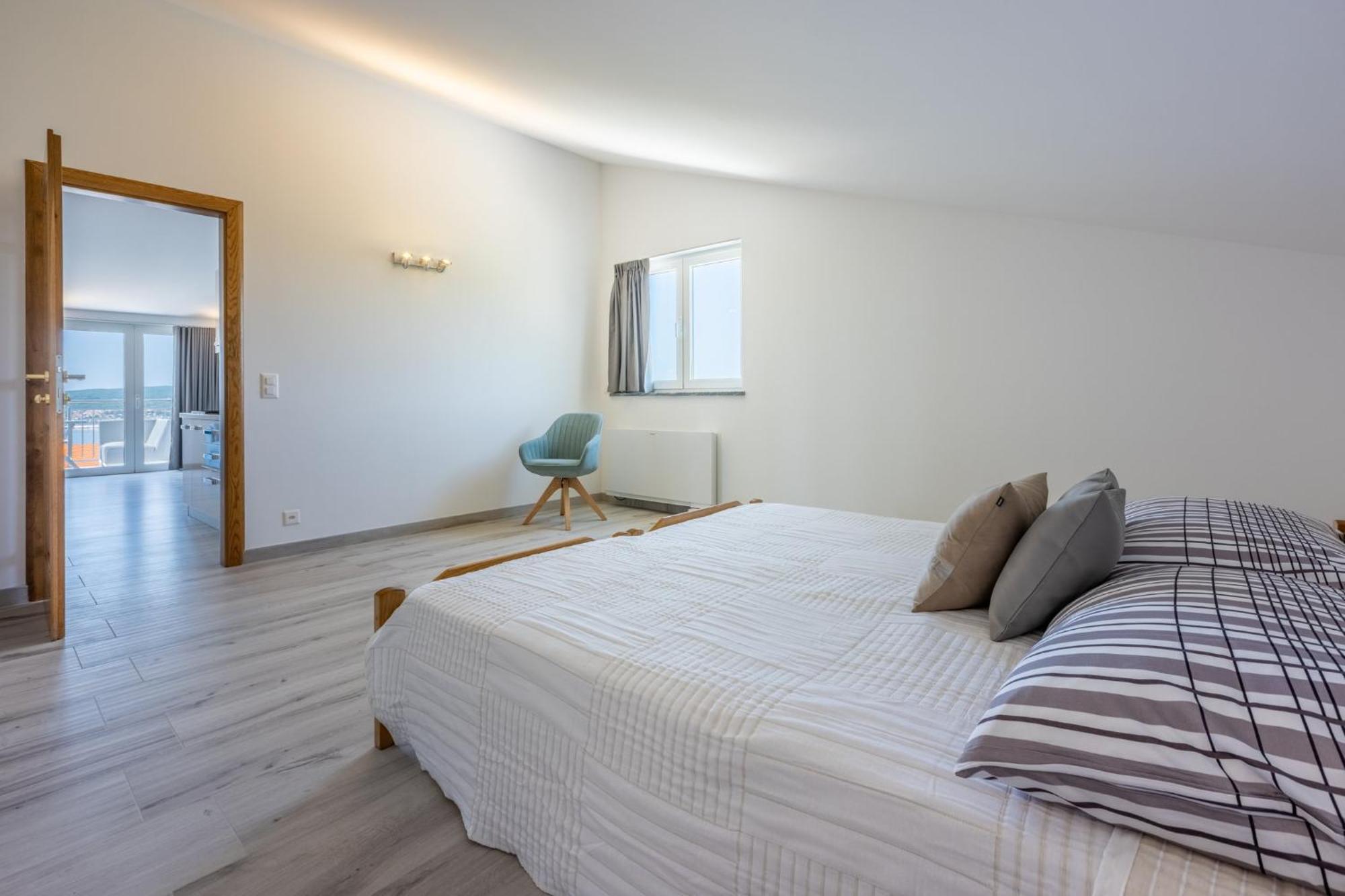 Apartments Sunshine E Crikvenica Bagian luar foto