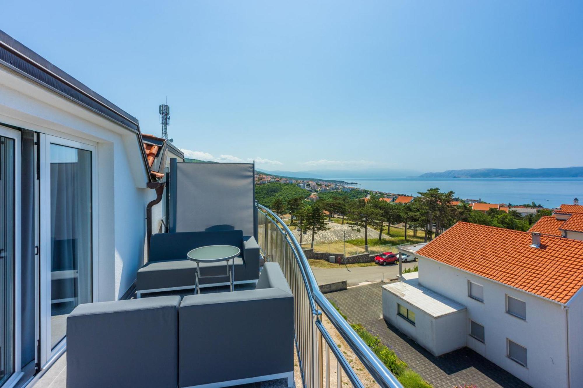 Apartments Sunshine E Crikvenica Bagian luar foto