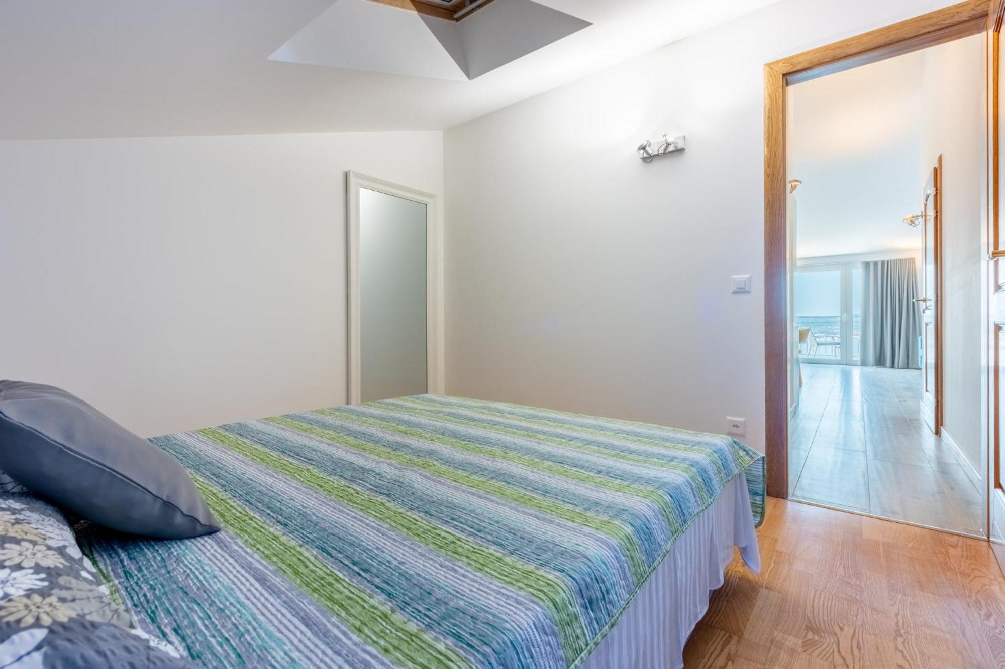 Apartments Sunshine E Crikvenica Bagian luar foto