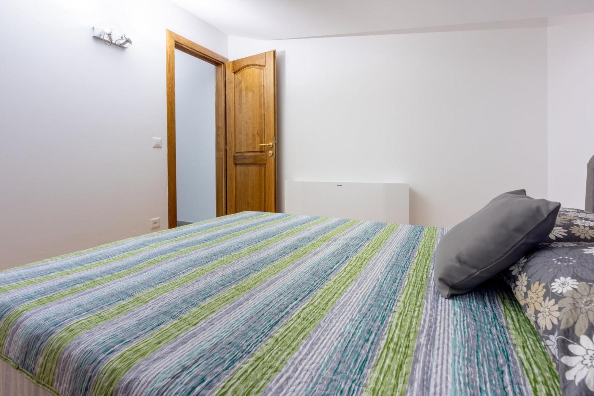 Apartments Sunshine E Crikvenica Bagian luar foto