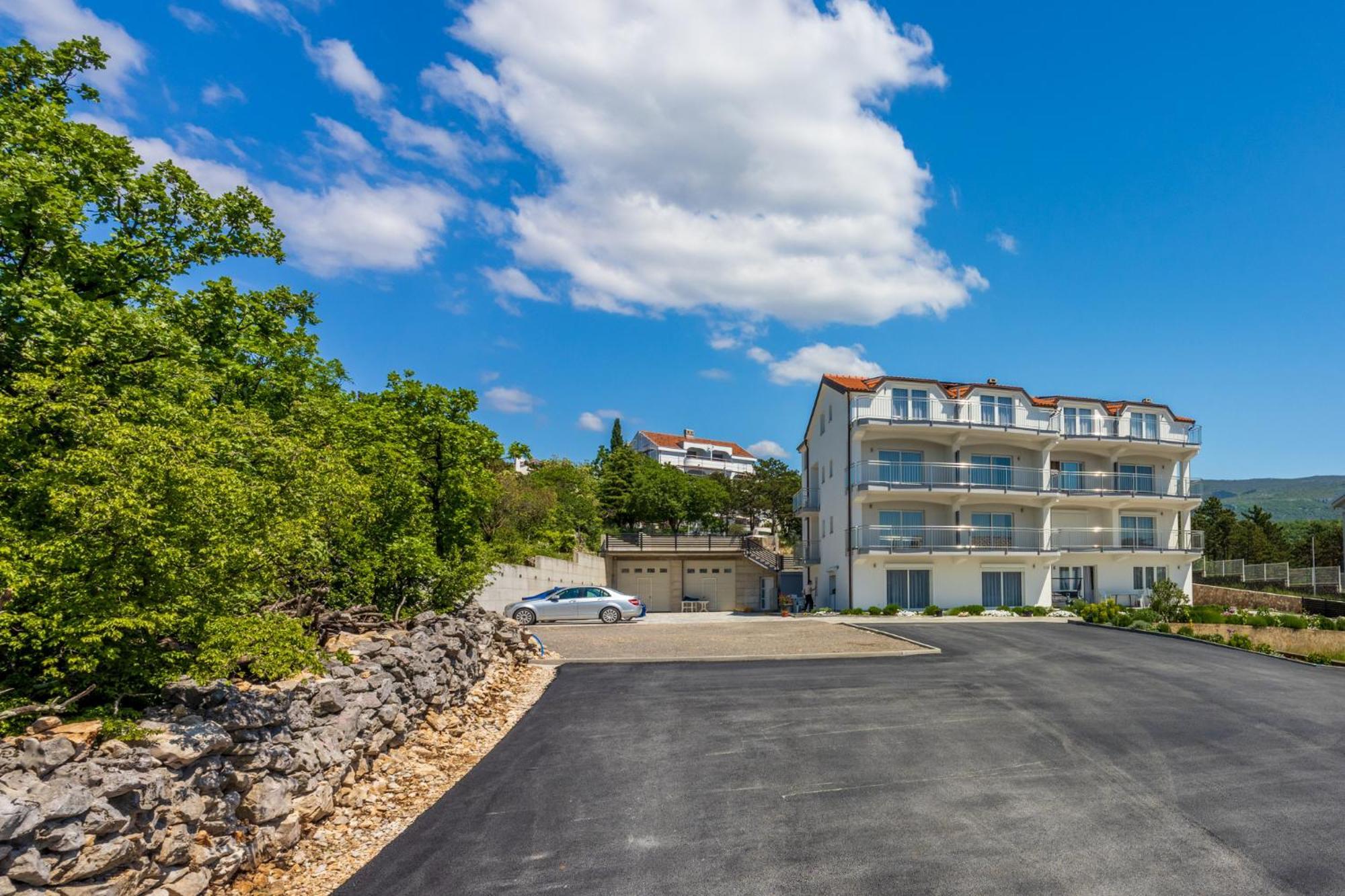 Apartments Sunshine E Crikvenica Bagian luar foto